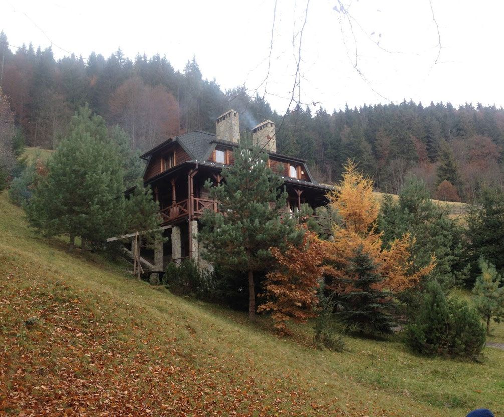 Будинок в Карпатах Казкова Садиба осінь